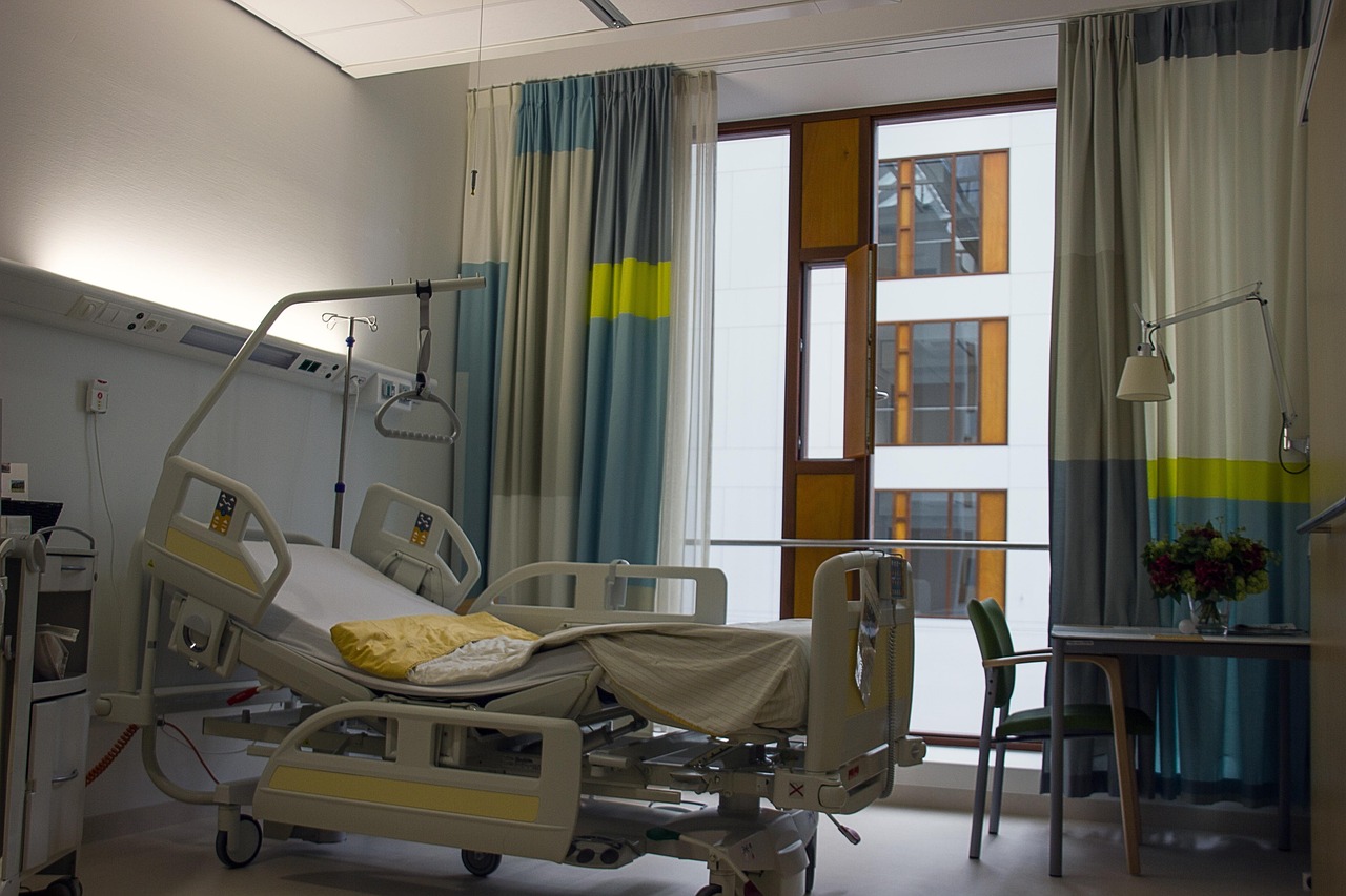 Concern, hopital, room — Dr Ian Weisberg: Expert in Heart Rhythm Disorders Providing Personalized Patient Care